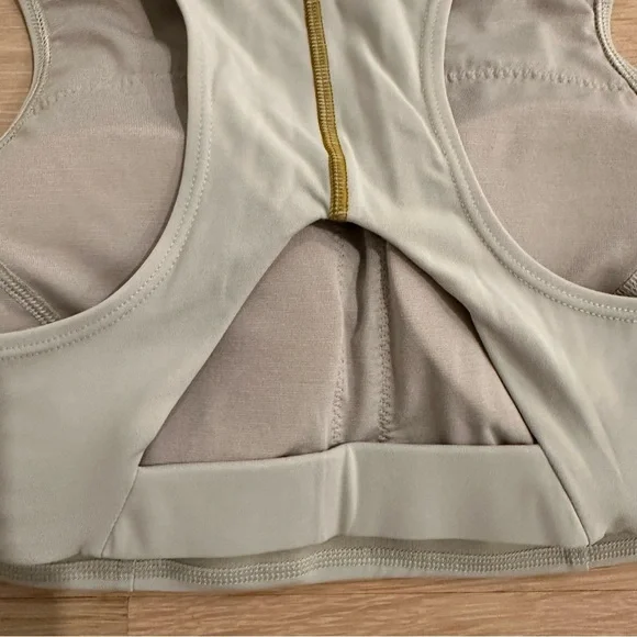 LULULEMON - TOUGH TRAIN BRA - SIZE 8 - Picture 4 of 6
